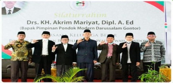 Drs. KH. Akrim Mariyat, Dipl.A.Ed. (Pimpinan Gontor) Drs. KH. Akrim Mariyat, Dipl.A.Ed. (Pimpinan Gontor)