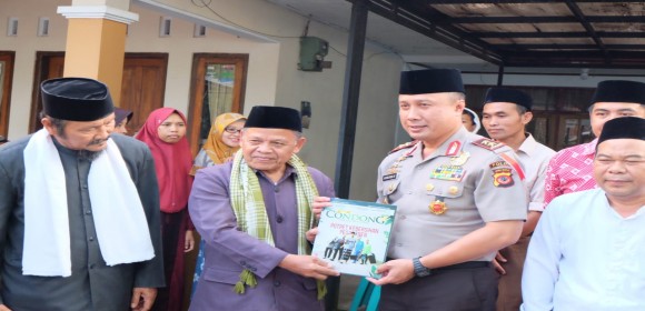 Kapolda Jawa Barat Irjen Pol. Drs. Agung Budi Maryoto, M.Si. Kapolda Jawa Barat Irjen Pol. Drs. Agung Budi Maryoto, M.Si.