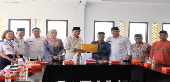 Menteri Perhubungan RI (Ir. Budi Karya Sumadi) Menteri Perhubungan RI (Ir. Budi Karya Sumadi)