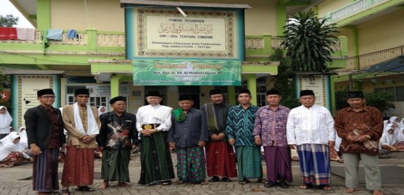 Prof.DR.KH.Ali Mustofa Yakub, MA (Imam Besar Mesjid Istiqlal JKT) Prof.DR.KH.Ali Mustofa Yakub, MA (Imam Besar Mesjid Istiqlal JKT)