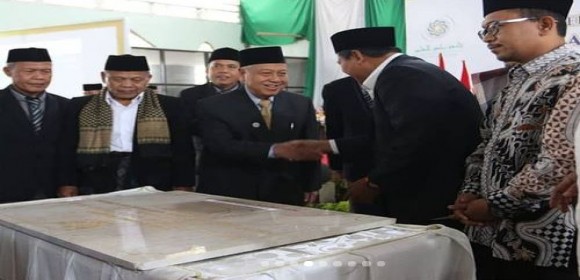 Prof. Dr. KH. Amal Fathullah Zarkasy, M.A (Pimpinan Gontor) Prof. Dr. KH. Amal Fathullah Zarkasy, M.A (Pimpinan Gontor)